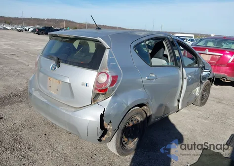 2014 Toyota Prius C One из США, поврежденный, VIN JTDKDTB34E1562670